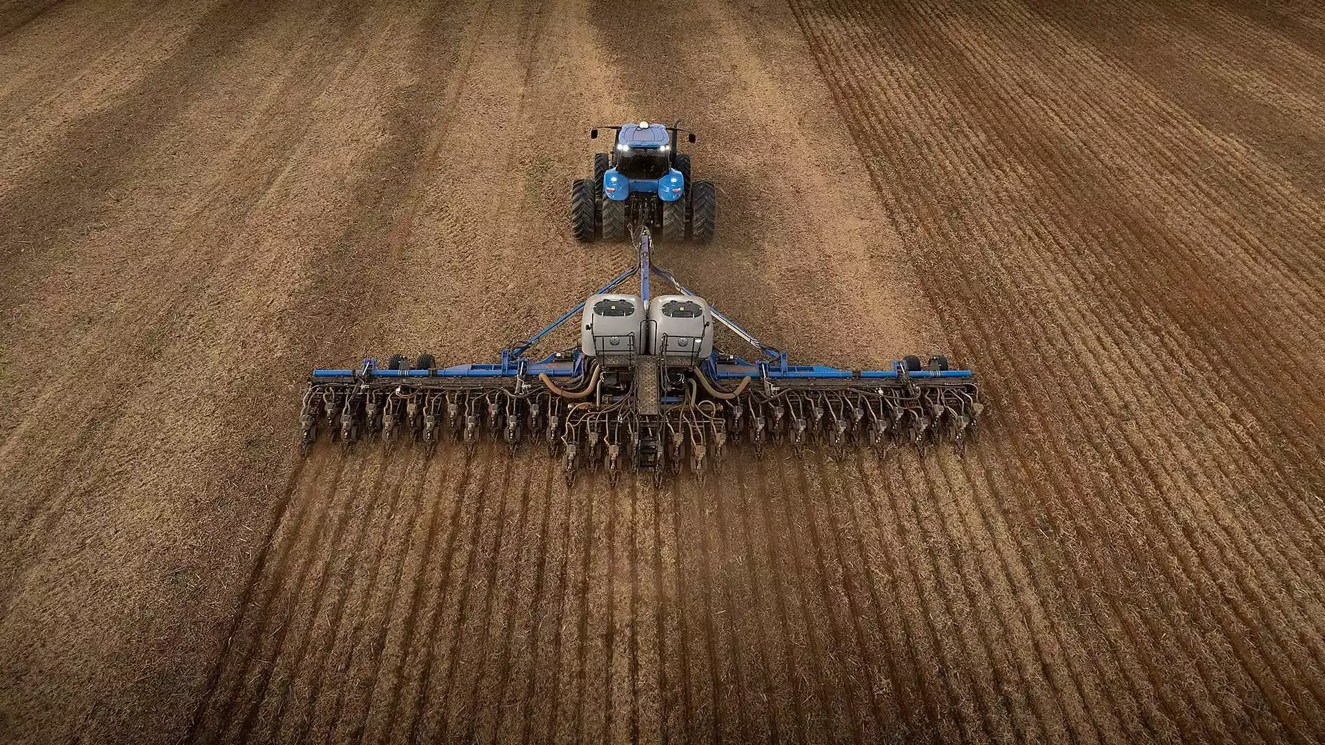 plantadeiras new holland modelo pl7000 em campo visto de cima (1)