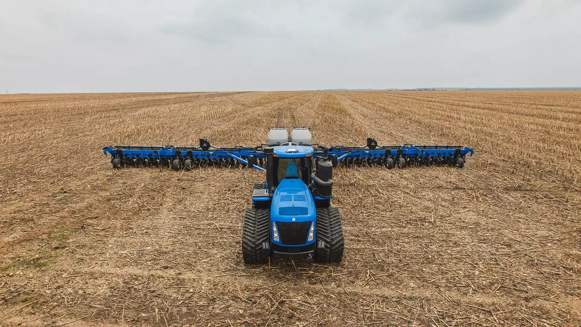 plantadeiras new holland modelo pl7000 em campo visto de cima