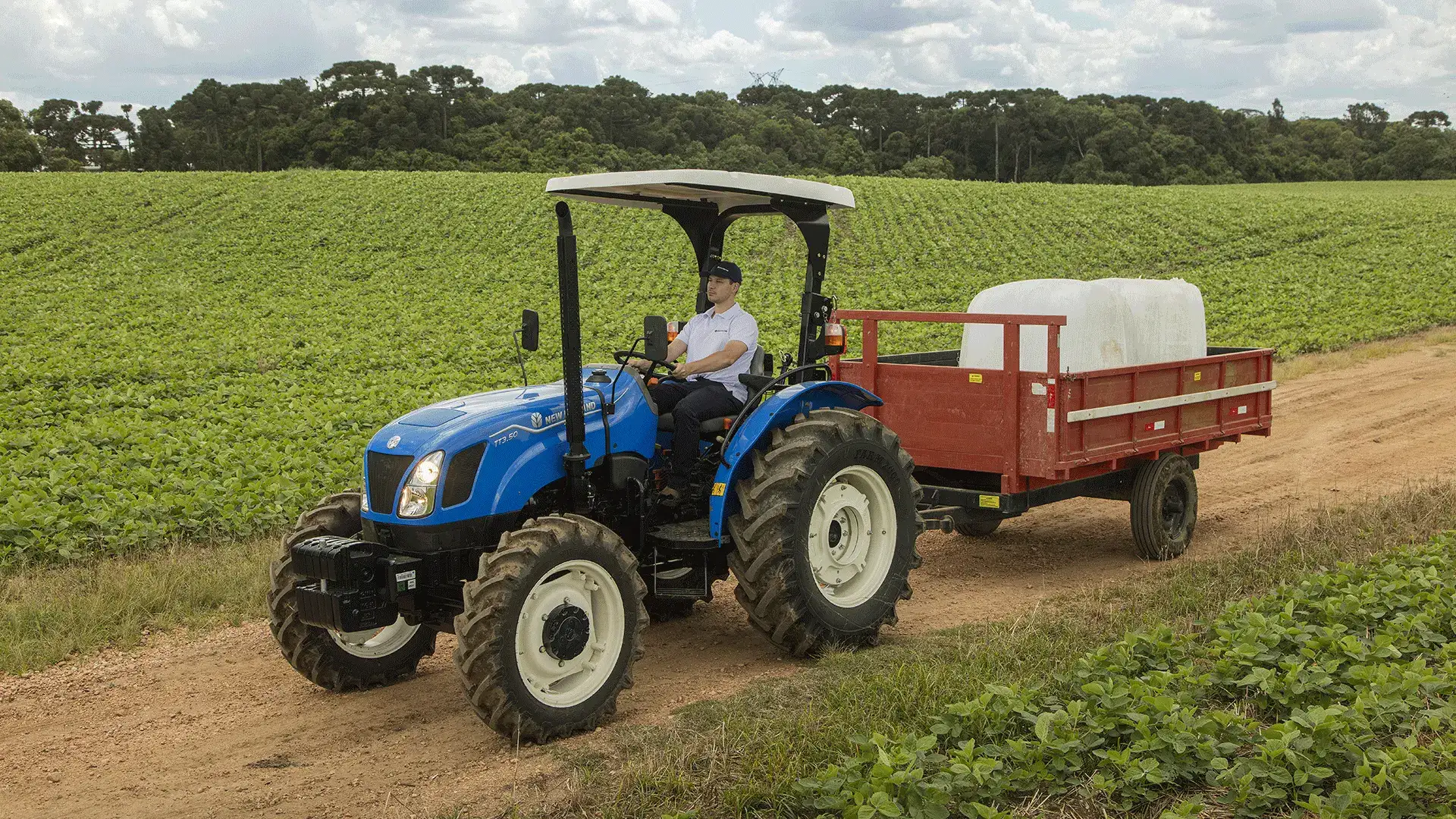 trator_tt3_em_campo_aberto_com_carga